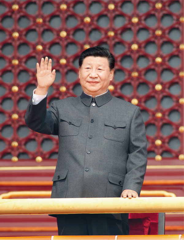 2019年10月1日,庆祝中华人民共和国成立70周年大会在北京天安门广场隆重举行。中共中央总书记、国家主席、中央军委主席习近平发表重要讲话并检阅受阅部队。这是习近平在天安门城楼上。 新华社记者 黄敬文/摄
